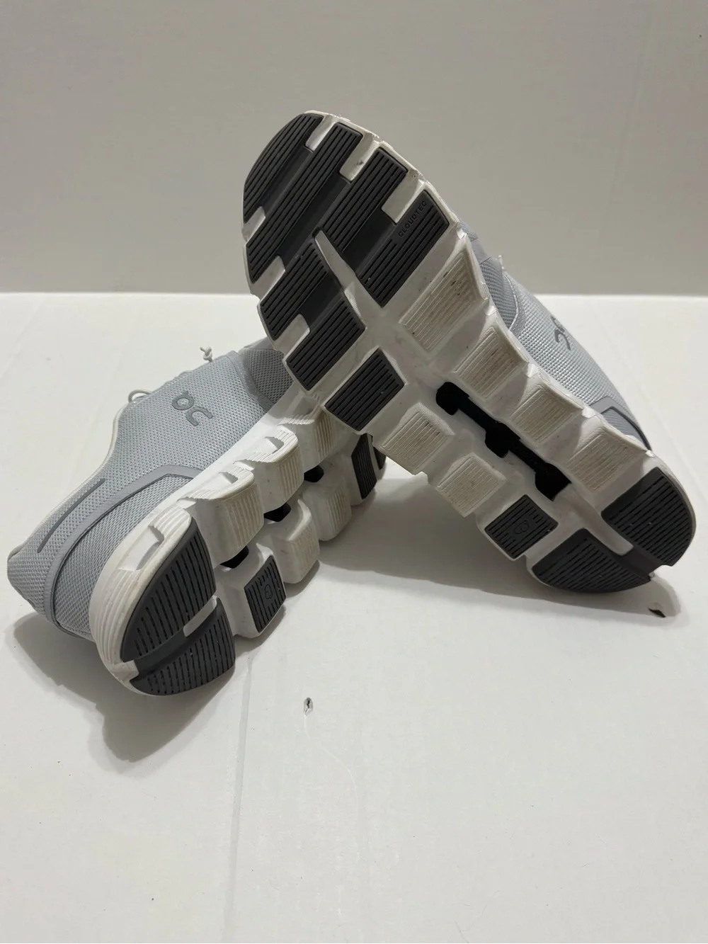 On Cloud 6 Running Shoes in Glacier/White Mens Size 11.5